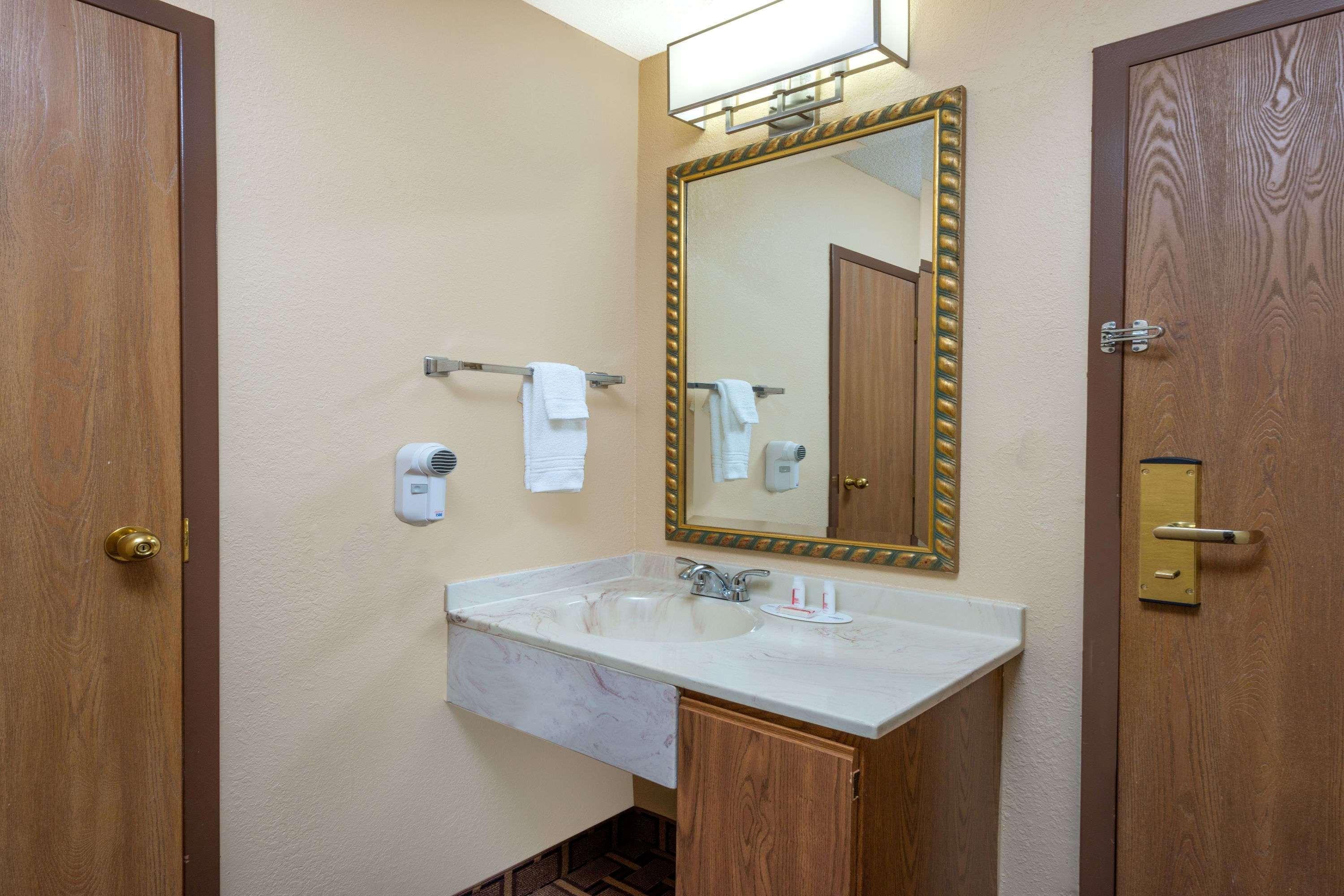 Super 8 By Wyndham Charleston Sikeston East Mo Motel Buitenkant foto