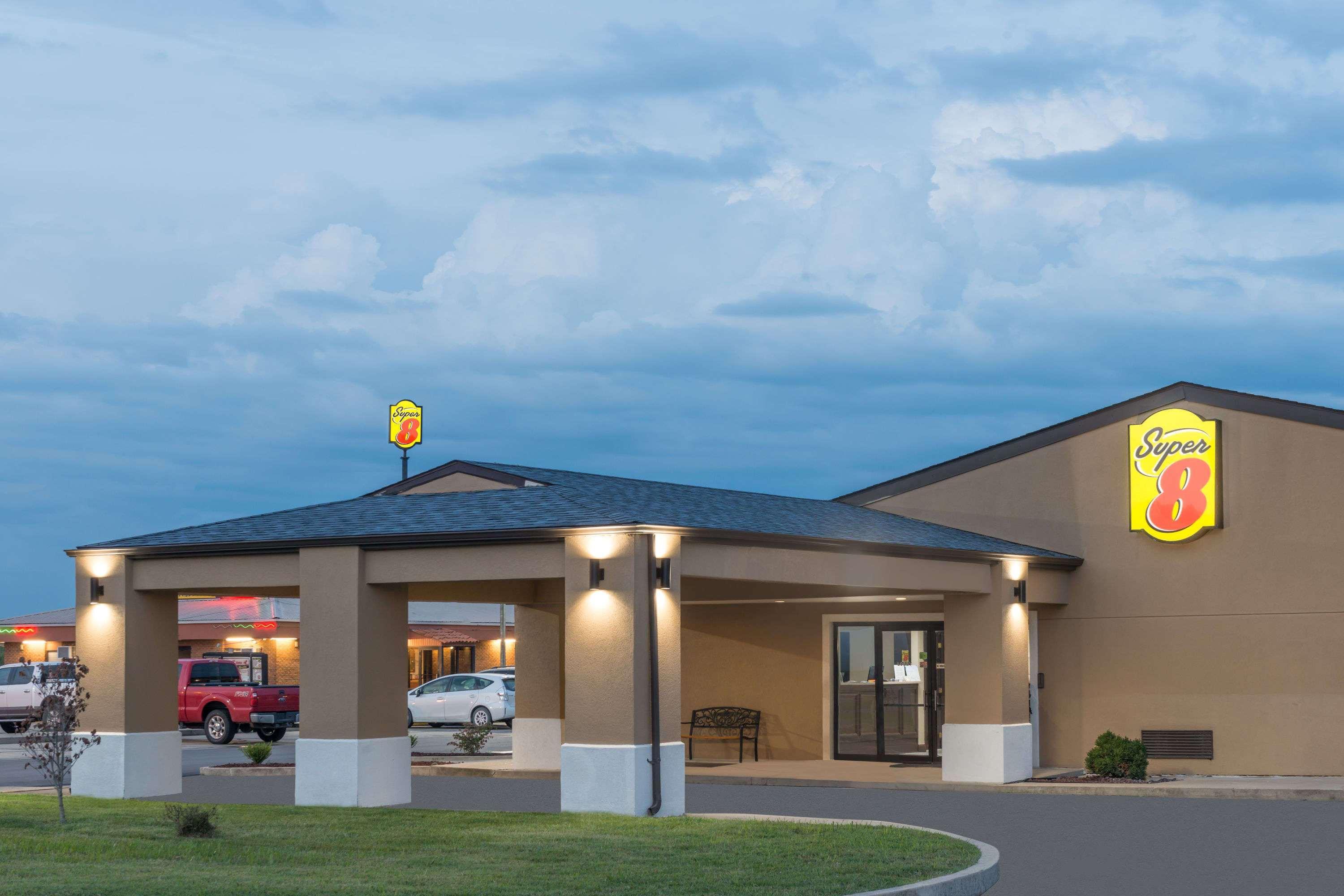 Super 8 By Wyndham Charleston Sikeston East Mo Motel Buitenkant foto