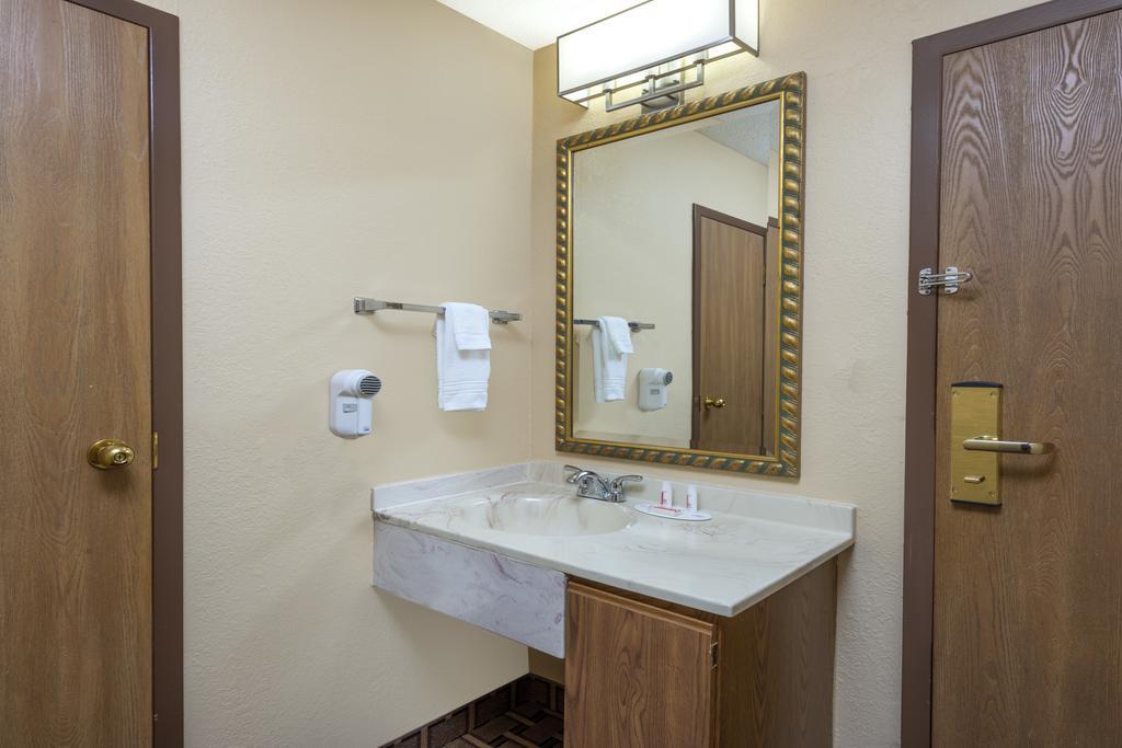 Super 8 By Wyndham Charleston Sikeston East Mo Motel Buitenkant foto